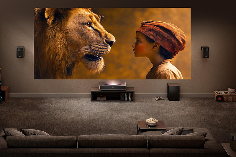 Test Complet du Hisense Laser Cinema PT1 Le Vidéoprojecteur UST qui Redéfinit le Home Cinéma en 2025