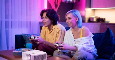 Optoma UHZ66 Le - Vidéoprojecteur 4K Laser Qui Défie la Concurrence