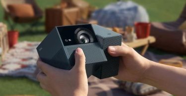 TCL PlayCube Le projecteur qui fait une gymnastique à 90° débarque en Europe