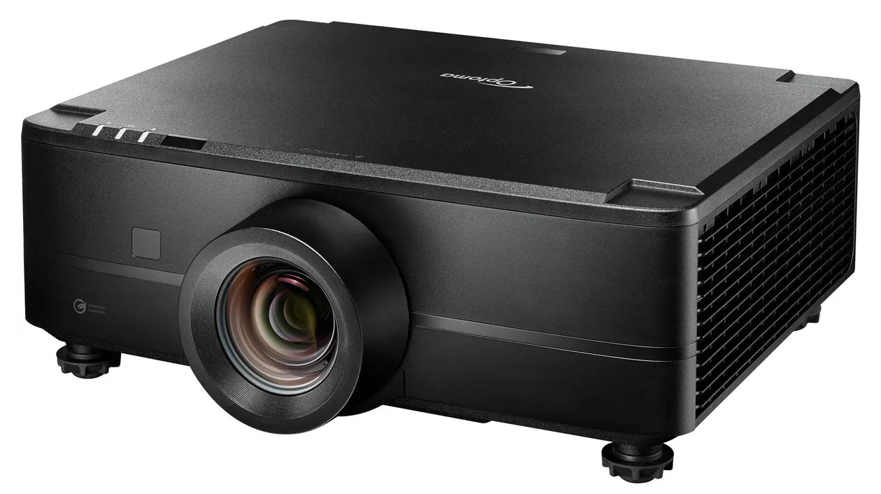 Vue rapprochée du projecteur noir Optoma UHZ78LV montrant l'objectif principal et le châssis robuste, conçu pour le home cinéma 4K UHD.
