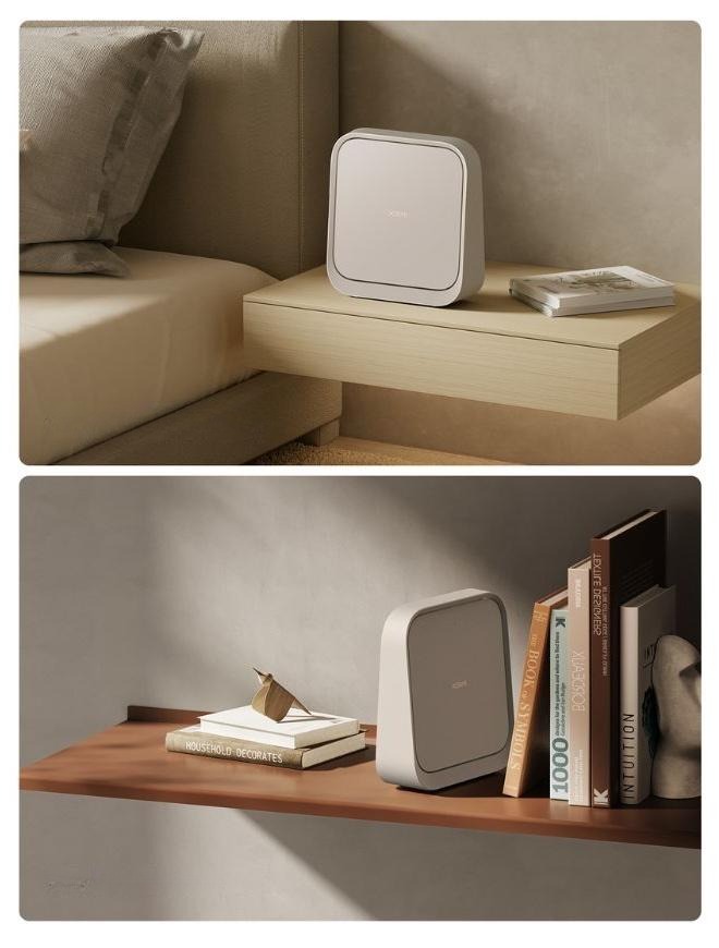 chevet et sur une bibliothèque, illustrant son design compact et discret