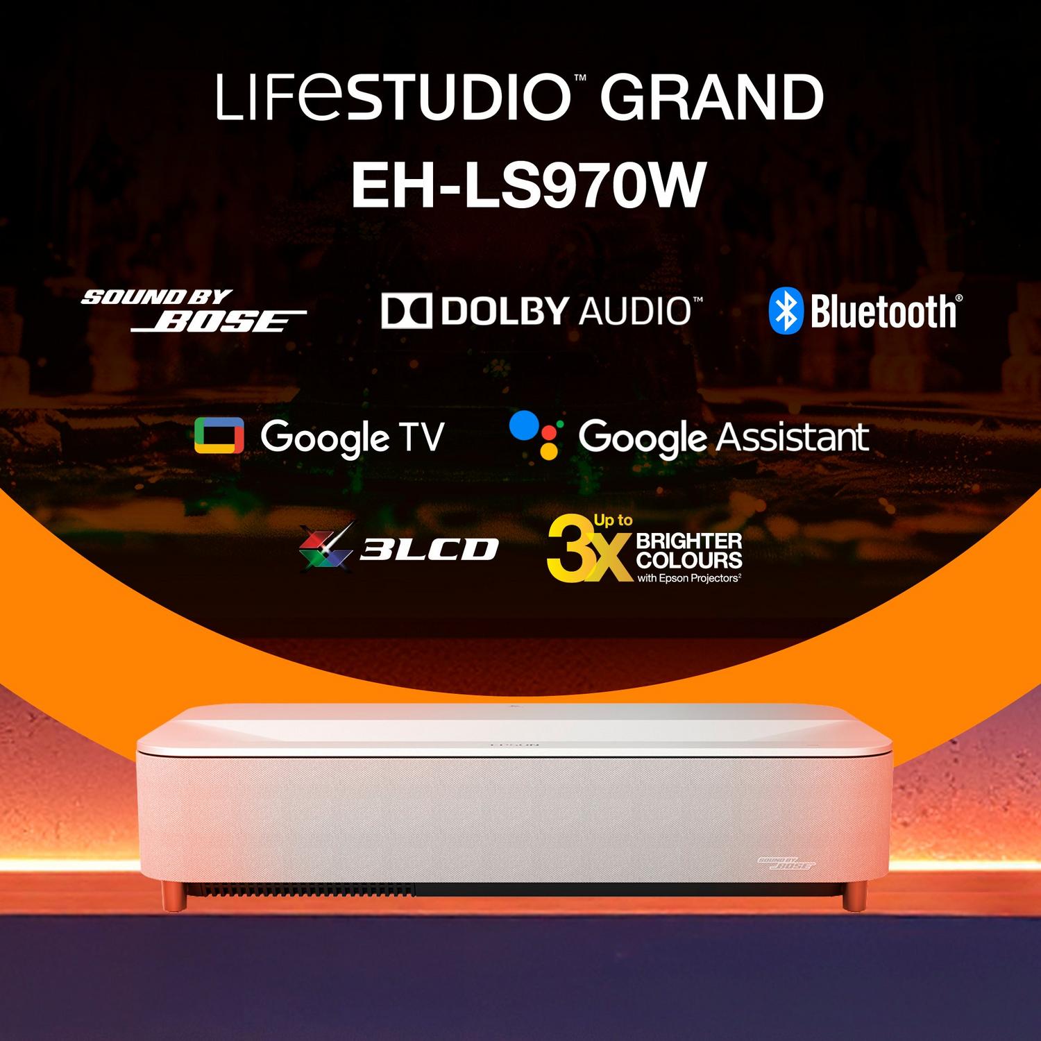 Visuel marketing officiel Epson Lifestudio Grand EH-LS970W finition blanche présentant les technologies intégrées Sound by Bose, Dolby Audio, Bluetooth, Google TV, Google Assistant, 3LCD et 3X Brighter Colours sur fond orange dégradé