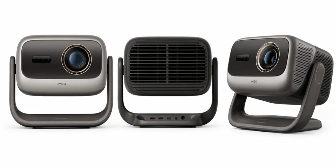 Projecteur JMGO N3 Ultimate 4K photographié sous trois angles : vue de face avec objectif triple laser MALC 5.0, vue arrière exposant la connectique HDMI USB et jack audio, et vue trois-quarts montrant le pied gimbal motorisé
