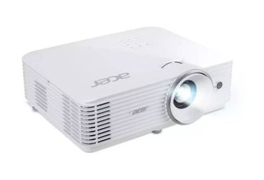 Vidéoprojecteur Acer H6546Ki blanc de trois quarts, optique allumée projetant un faisceau lumineux, design home cinéma DLP Full HD 5 200 ANSI lumens avec grilles d'aération latérales et molette de mise au point